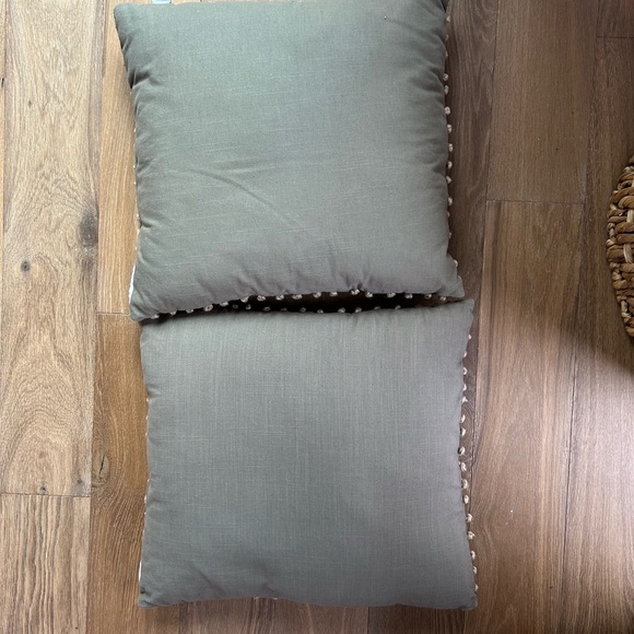 NWOT 20” x 20” Linen Throw Pillows, Olive Green, set of 2 - Picture 3 of 6